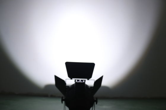 60 Hz Zoom Moving Head Light (Luz de cabeça móvel com zoom de 60 Hz)
